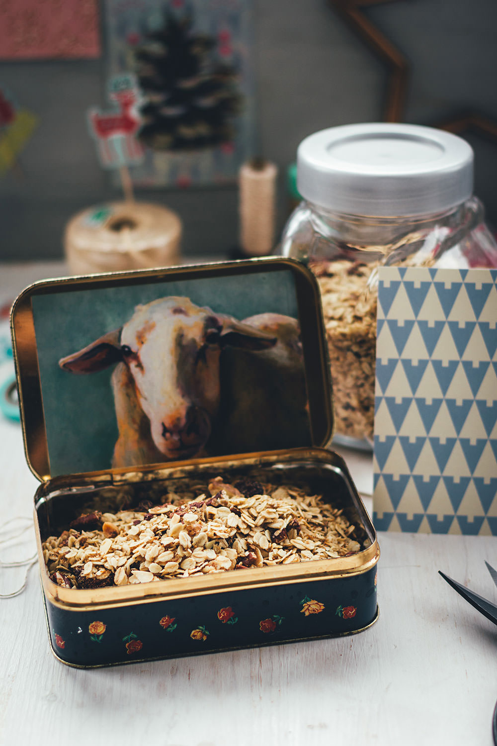 Rezept für X-mas Granola | leckeres weihnachtliches Knuspermüsli | mit Verpackungstipps für das Weihnachtsmüsli | moeyskitchen.com #granola #knuspermüsli #müsli #weihnachten #weihnachtsgeschenk #geschenkidee #geschenkeausderküche #foodblogger #rezepte