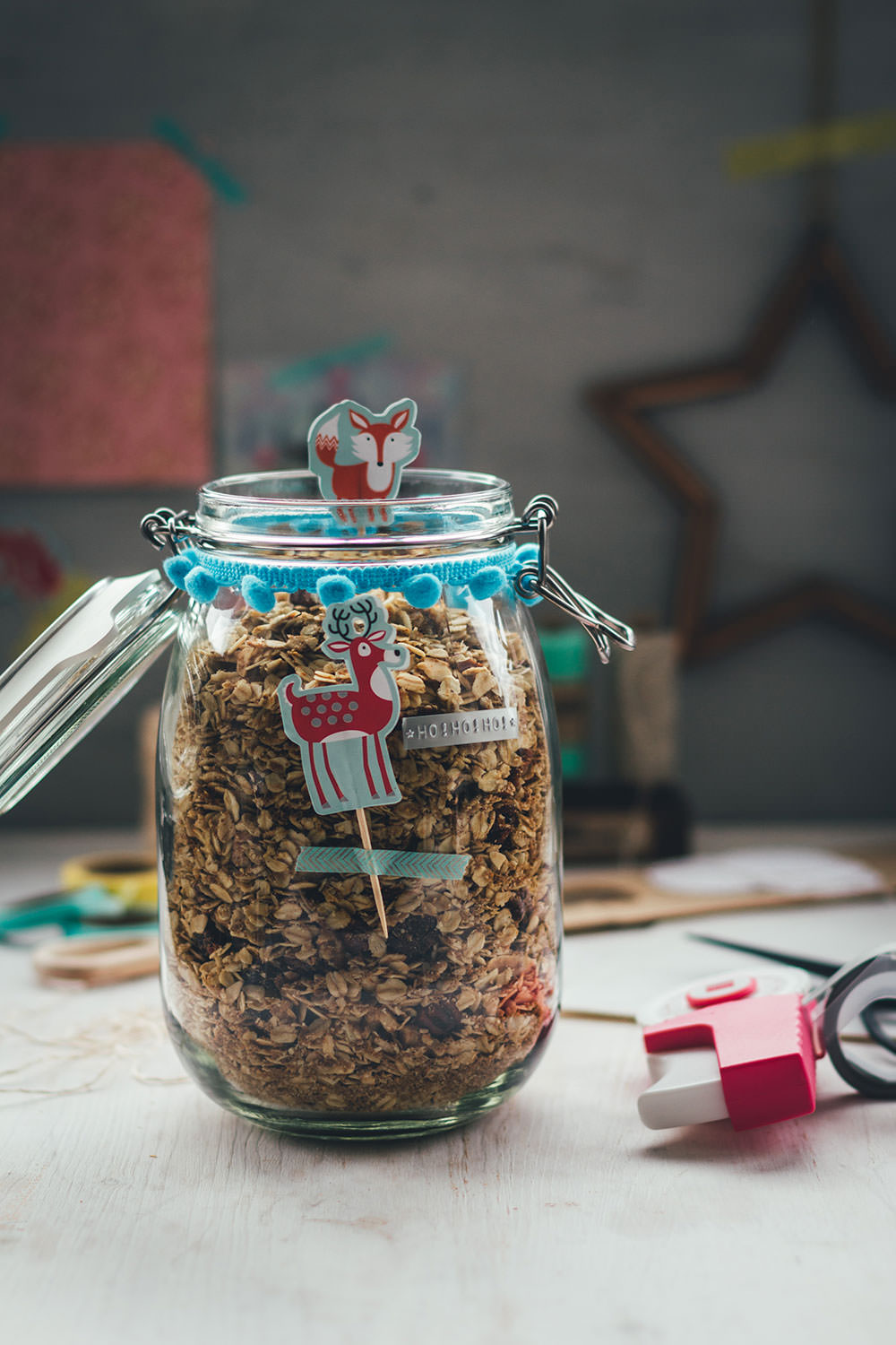 Rezept für X-mas Granola | leckeres weihnachtliches Knuspermüsli | mit Verpackungstipps für das Weihnachtsmüsli | moeyskitchen.com #granola #knuspermüsli #müsli #weihnachten #weihnachtsgeschenk #geschenkidee #geschenkeausderküche #foodblogger #rezepte