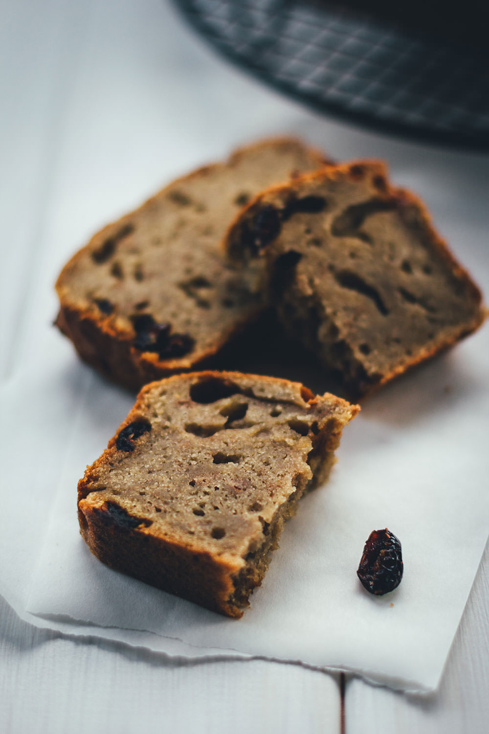Rezept für saftiges Bananenbrot mit Cranberries und Walnüssen | moeyskitchen.com #bananenbrot #bananabread #backen #kuchen #kuchenbacken #rezepte #foodblogger