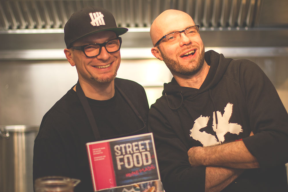 Torsten und Antonio von der Strassenküche im Laden Ein in Köln