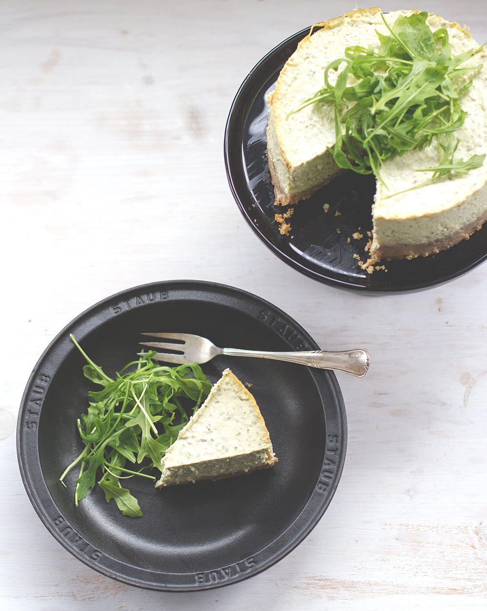 Herzhafter Cheesecake mit Rucola-Pesto | moeyskitchen.com