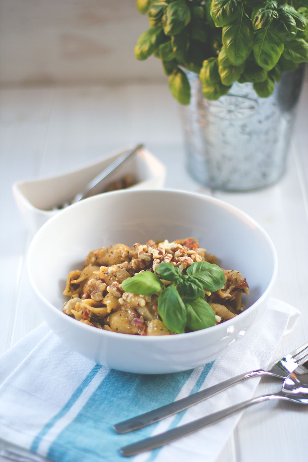 Rezept für vegetarische One Pot Pasta mit Feta und Tomaten | moeyskitchen.com #onepotpasta #pasta #onepot #schnellerezepte #rezepte #foodblogger