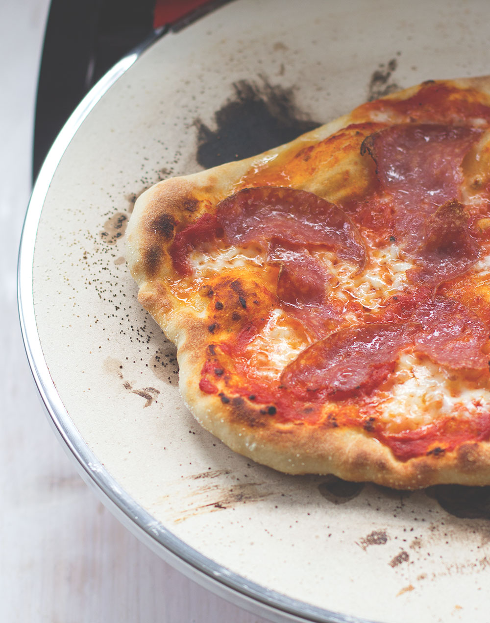 Homemade Pizza mit dem Pizzaofen GFerrari - Pizzabäcker ohne Backofen Homemade Pizza mit dem Pizzaofen GFerrari - Pizzabäcker ohne Backofen