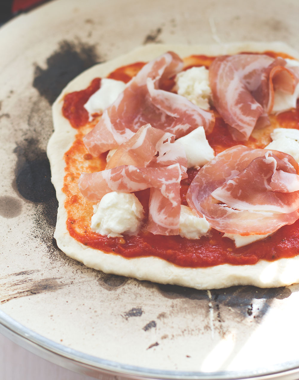 Homemade Pizza mit dem Pizzaofen GFerrari - Pizzabäcker ohne Backofen Homemade Pizza mit dem Pizzaofen GFerrari - Pizzabäcker ohne Backofen