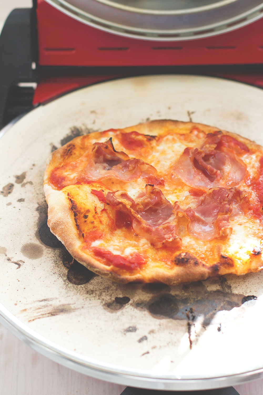 Homemade Pizza mit dem Pizzaofen GFerrari - Pizzabäcker ohne Backofen Homemade Pizza mit dem Pizzaofen GFerrari - Pizzabäcker ohne Backofen