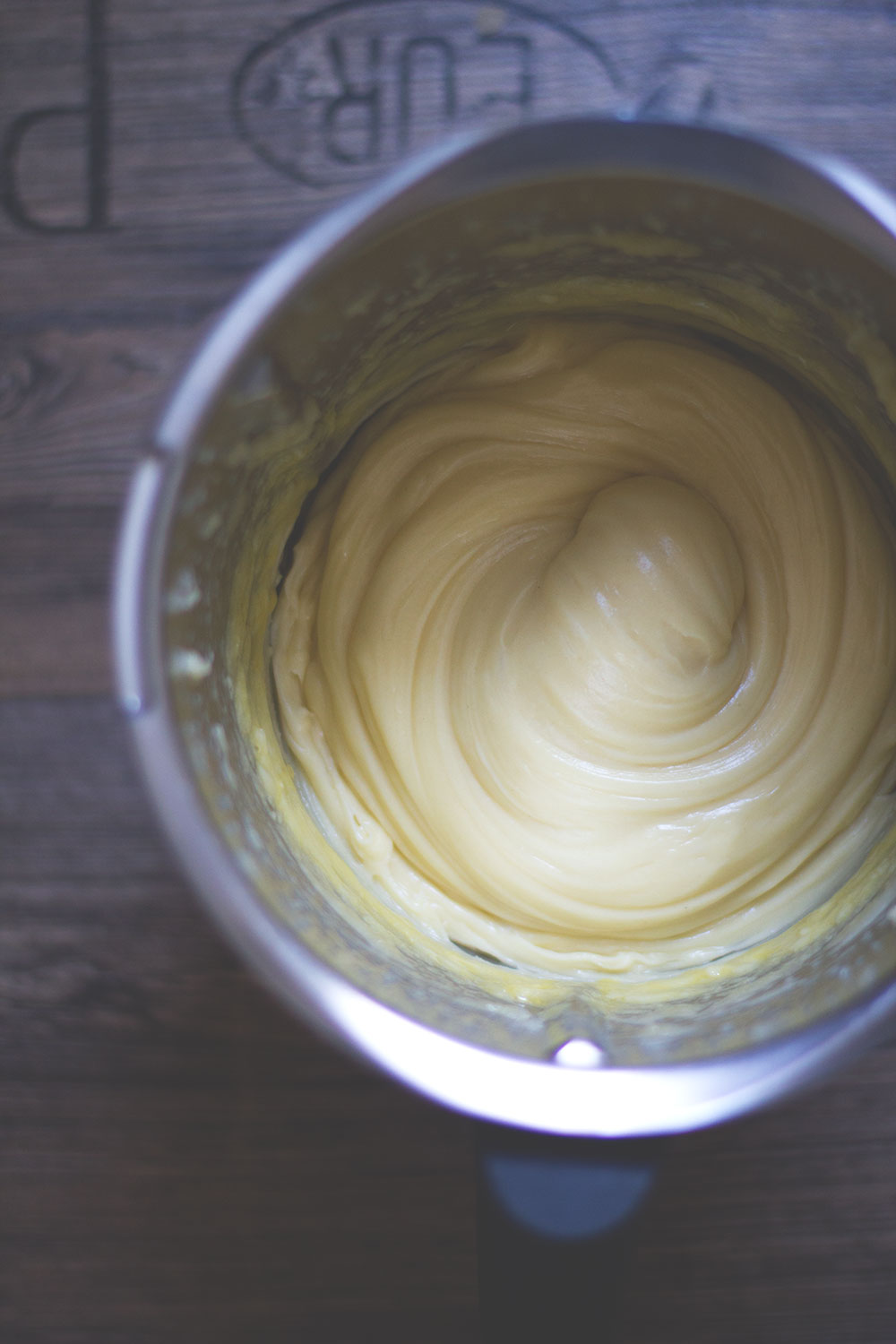 Rezept für Brandteig aus dem Thermomix und Eclairs mit Erdbeeren und Mascarpone-Sahne Rezept für Brandteig aus dem Thermomix und Eclairs mit Erdbeeren und Mascarpone-Sahne | moeyskitchen.com