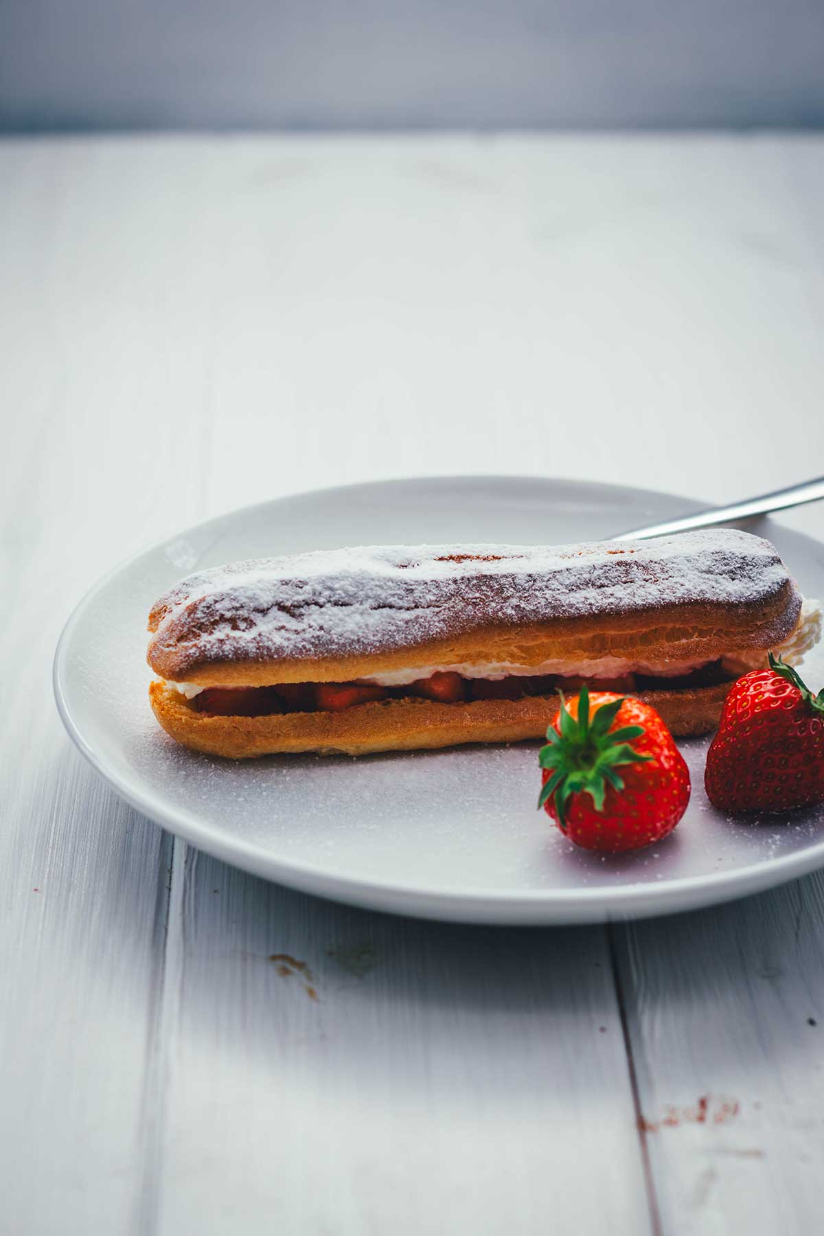 Rezept für Brandteig aus dem Thermomix und Eclairs mit Erdbeeren und Mascarpone-Sahne | moeyskitchen.com