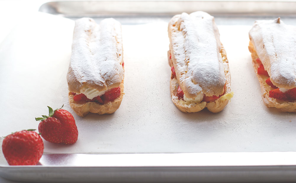 Brandteig aus dem Thermomix und Rezept für Eclairs mit Erdbeeren und Mascarpone-Sahne