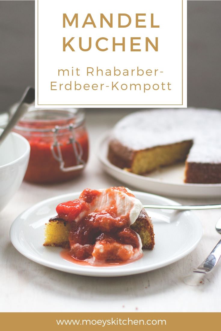 Rezept für Mandelkuchen mit Rhabarber-Erdbeer-Kompott | moeyskitchen.com #mandelkuchen #erdbeeren #rhabarber #kuchenbacken #backen #rezepte #foodblogger