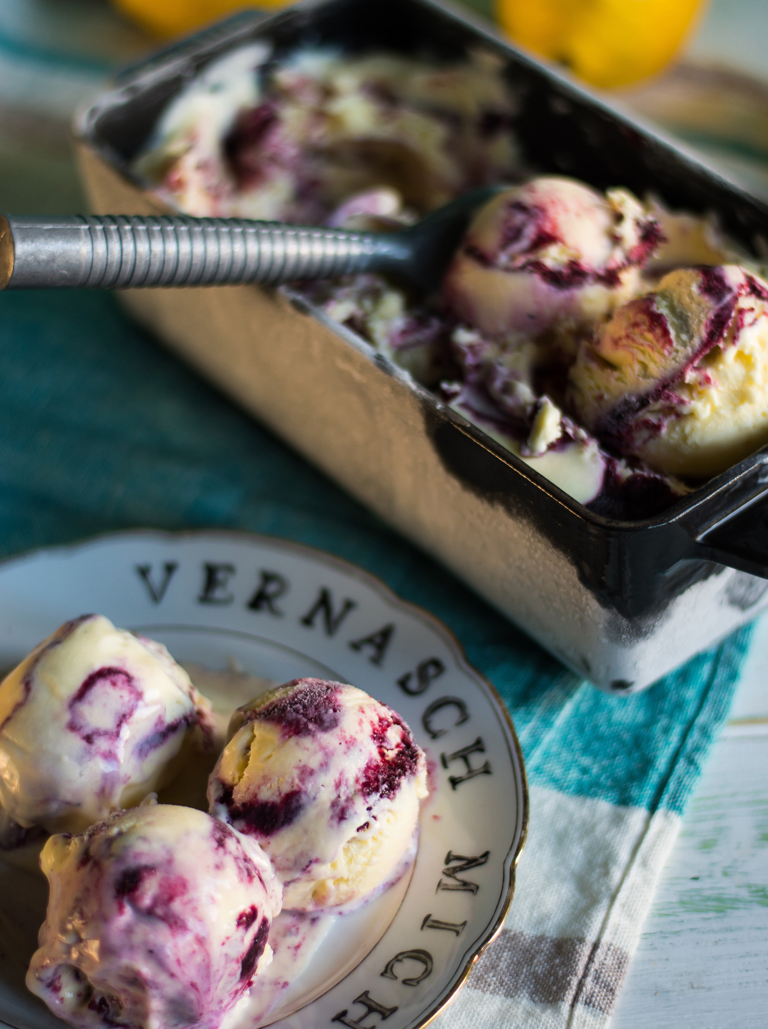 Lemon-Curd-Eis mit Blaubeer-Swirl von S-Küche Lemon-Curd-Eis mit Blaubeer-Swirl von S-Küche