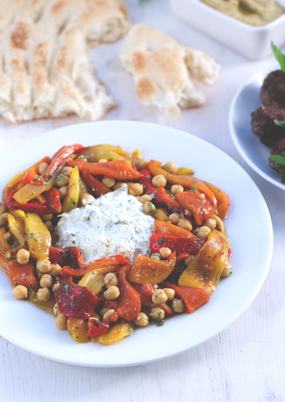 Tausendschönes Marokko: Paprika-Kichererbsen-Salat mit Ziegenfrischkäse