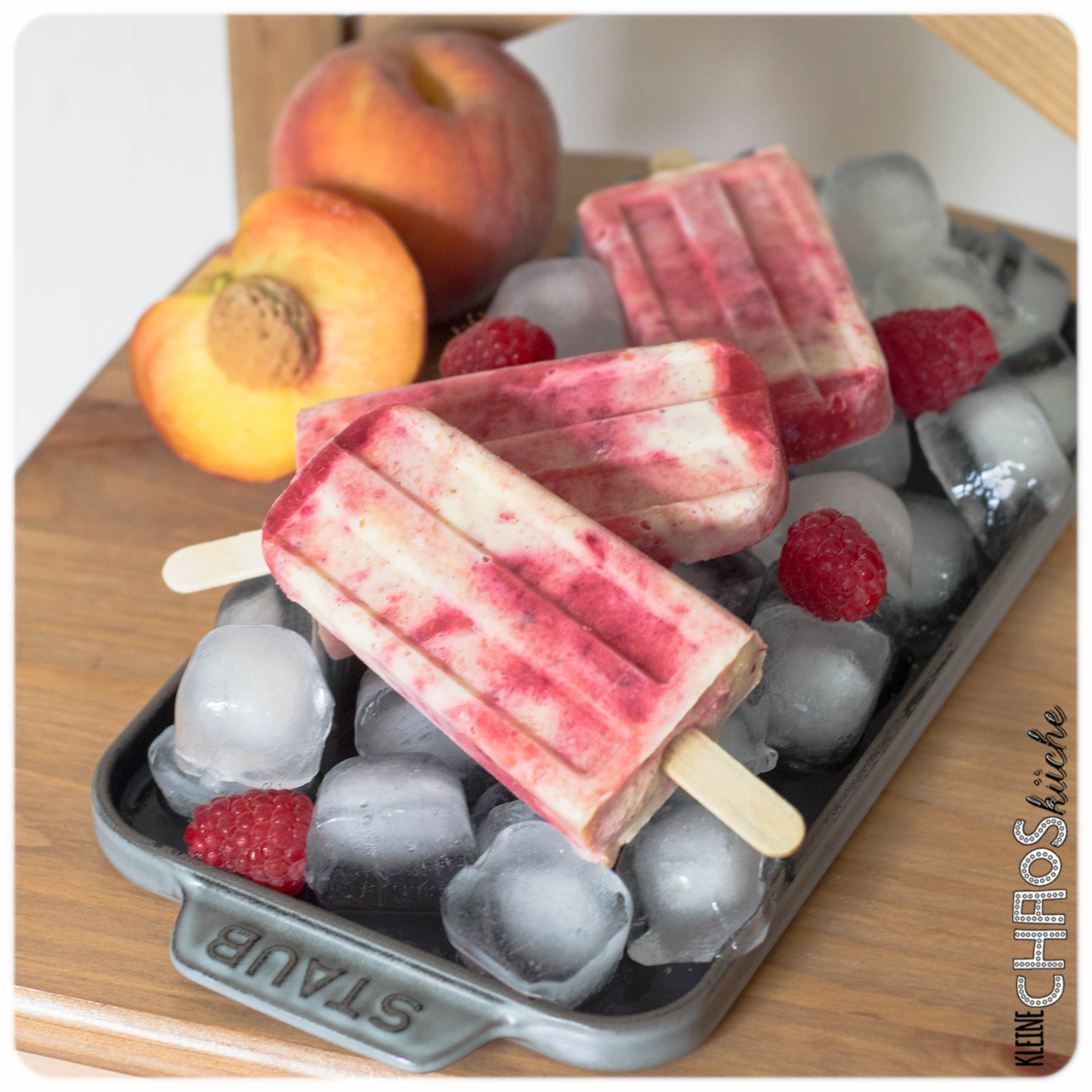 Pfirsich-Melba-Popscicles von Kleine Chaosküche Pfirsich-Melba-Popscicles von Kleine Chaosküche