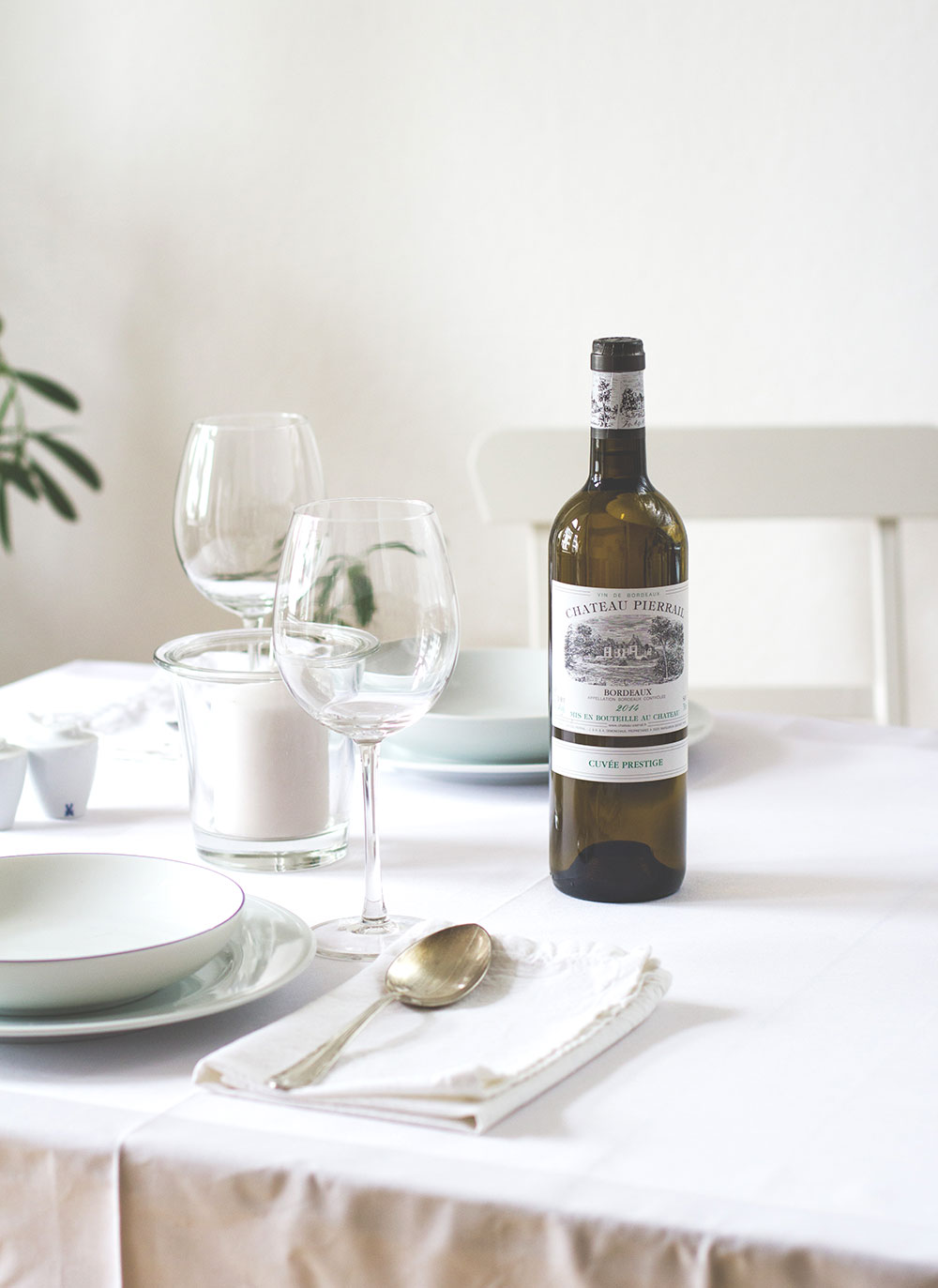 Dîner en blanc | White Dinner mit weißem Bordeaux und Ajoblanco #bordeauxlicious von moeyskitchen.com Dîner en blanc | White Dinner mit weißem Bordeaux und Ajoblanco #bordeauxlicious von moeyskitchen.com