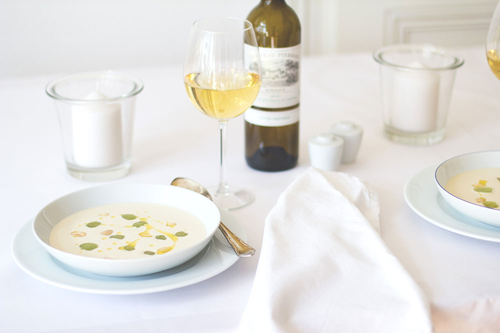 Dîner en blanc | White Dinner mit weißem Bordeaux und Ajoblanco #bordeauxlicious von moeyskitchen.com Dîner en blanc | White Dinner mit weißem Bordeaux und Ajoblanco #bordeauxlicious von moeyskitchen.com