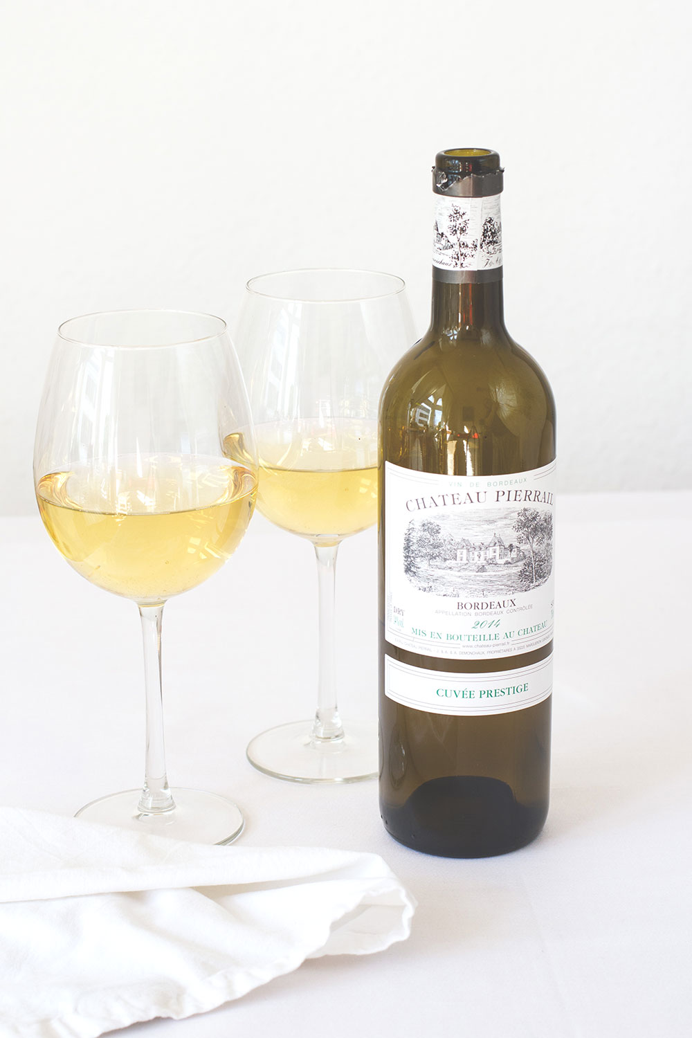 Dîner en blanc | White Dinner mit weißem Bordeaux und Ajoblanco #bordeauxlicious von moeyskitchen.com Dîner en blanc | White Dinner mit weißem Bordeaux und Ajoblanco #bordeauxlicious von moeyskitchen.com
