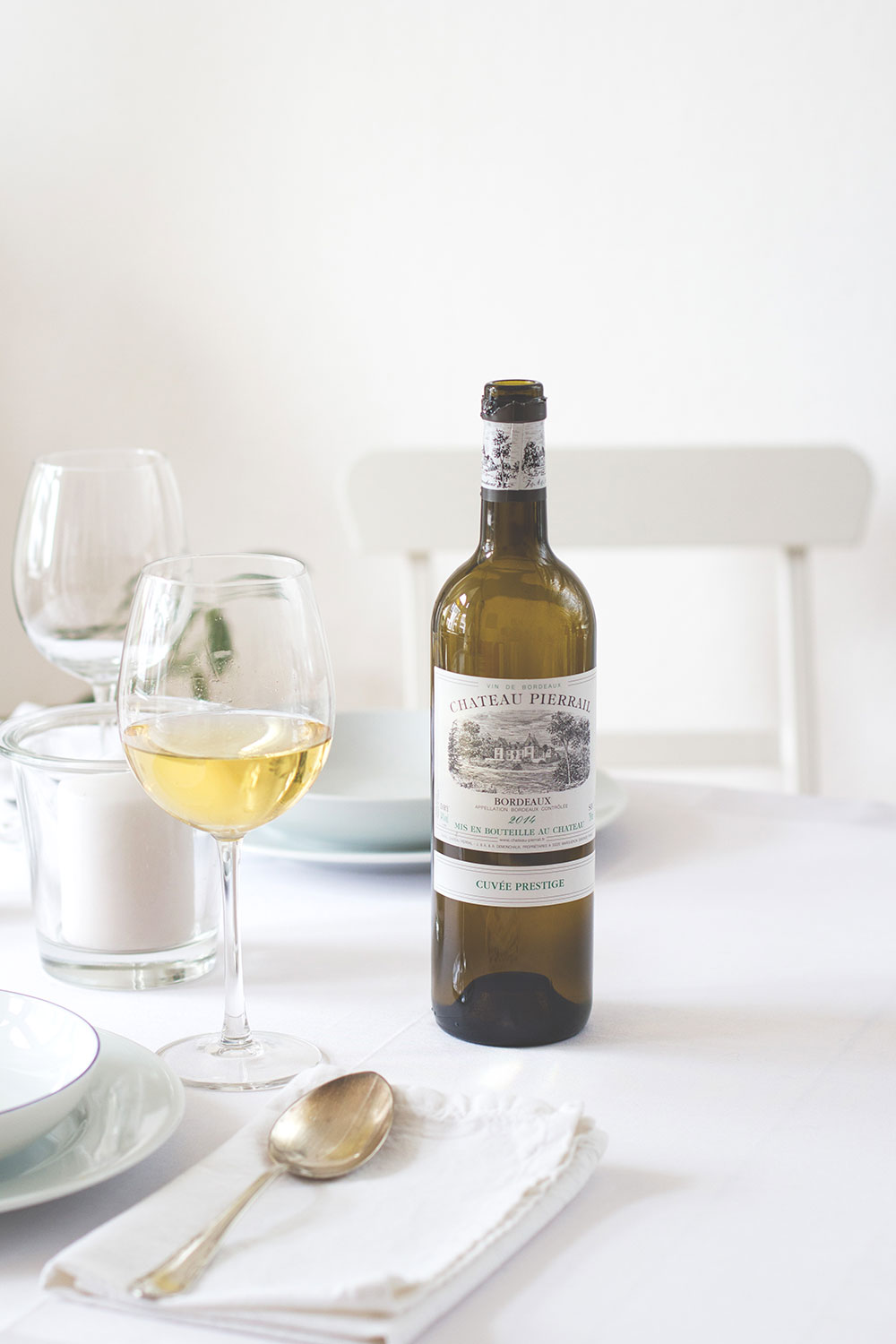 Dîner en blanc | White Dinner mit weißem Bordeaux und Ajoblanco #bordeauxlicious von moeyskitchen.com Dîner en blanc | White Dinner mit weißem Bordeaux und Ajoblanco #bordeauxlicious von moeyskitchen.com