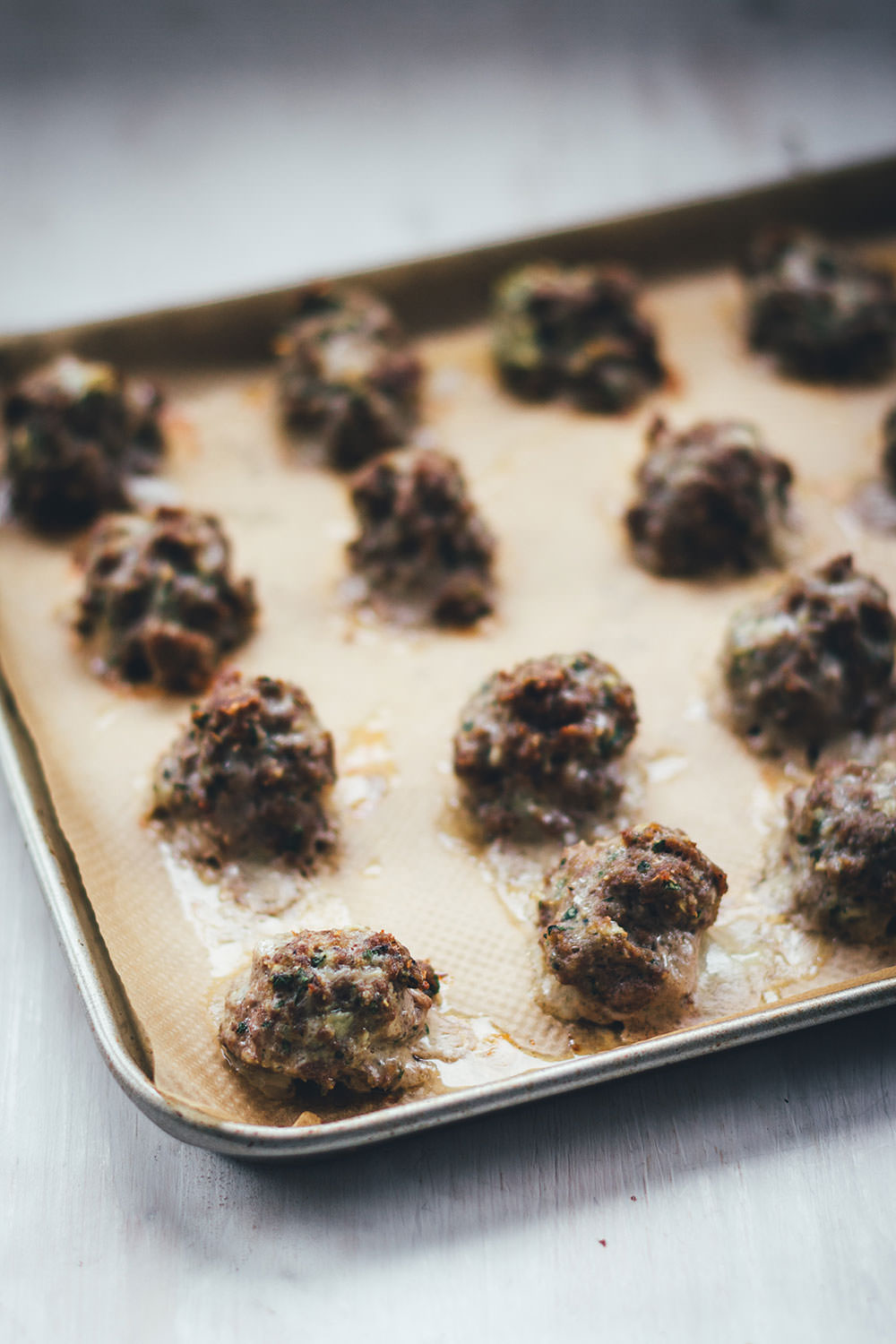 Rezept für selbst gemachte Meatballs – Hackfleischbällchen aus dem Ofen | Grundrezept für Hackbällchen, die sich einfrieren und vielseitig einsetzen lassen | moeyskitchen.com #hackfleischbällchen #hackbällchen #meatballs #hackfleisch #rezepte #foodblogger #ofenrezepte #grundrezepte