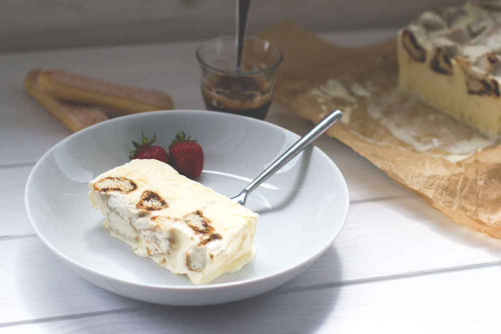 Tiramisu-Eis aus dem Buch Ich machs mir einfach – einfach lecker: Süßes, Mini-Kuchen, Desserts, Eis und mehr Tiramisu-Eis aus dem Buch Ich machs mir einfach – einfach lecker: Süßes, Mini-Kuchen, Desserts, Eis und mehr