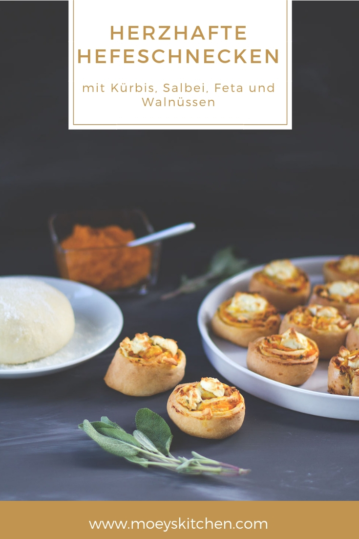 Rezept für herzhafte Hefeschnecken mit Kürbis, Salbei, Feta und Walnüssen (mit und ohne Thermomix) | moeyskitchen.com #hefeschnecken #kürbis #foodblog #rezept