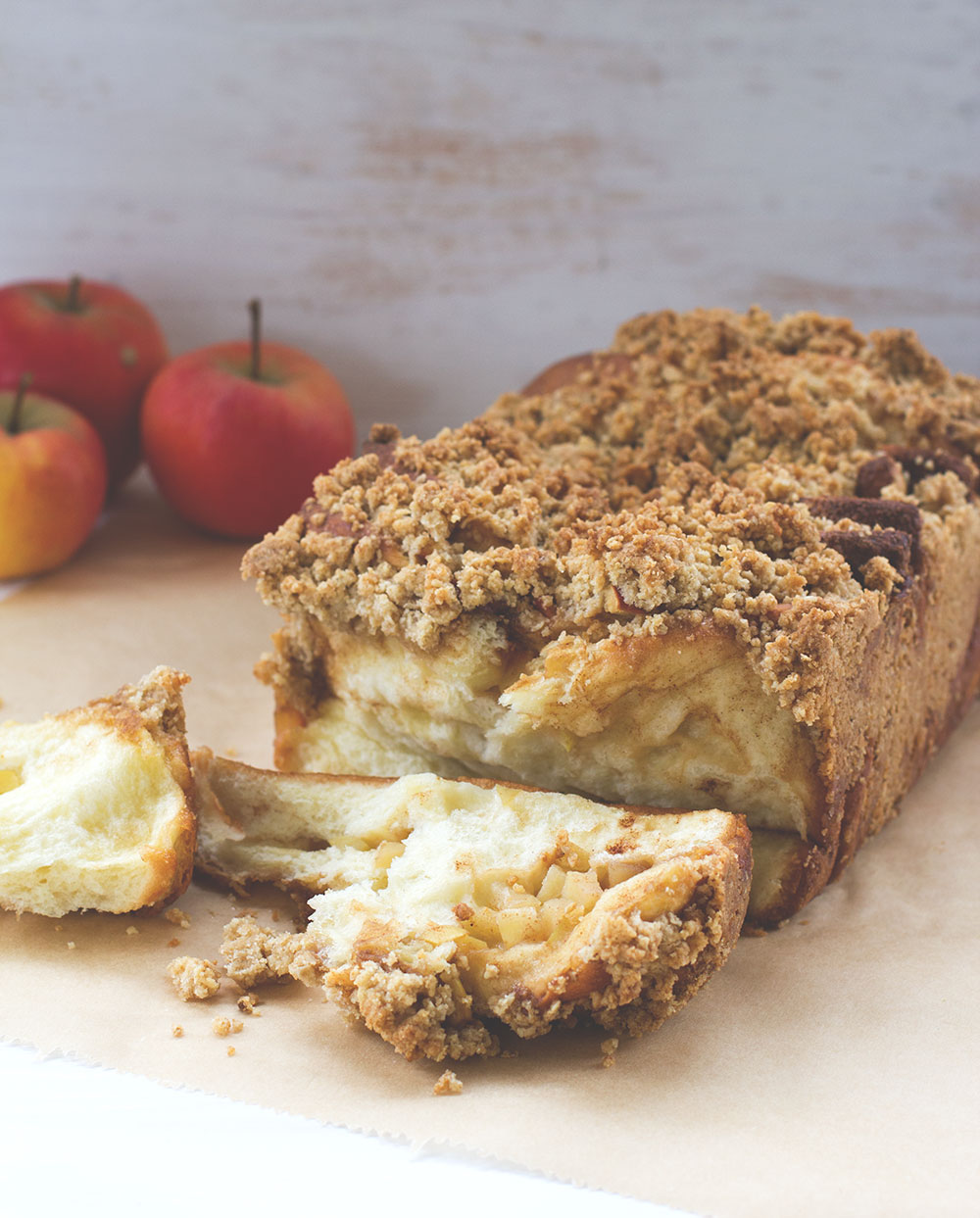 Rezept für Apfel-Zimt-Zupfbrot mit Streuseln (Apple Cinnamon Pull-Apart Bread) von moeyskitchen.com Rezept für Apfel-Zimt-Zupfbrot mit Streuseln (Apple Cinnamon Pull-Apart Bread) von moeyskitchen.com