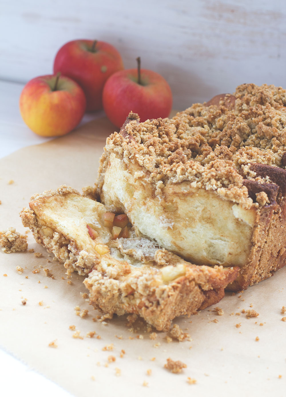 Rezept für Apfel-Zimt-Zupfbrot mit Streuseln (Apple Cinnamon Pull-Apart Bread) von moeyskitchen.com Rezept für Apfel-Zimt-Zupfbrot mit Streuseln (Apple Cinnamon Pull-Apart Bread) von moeyskitchen.com