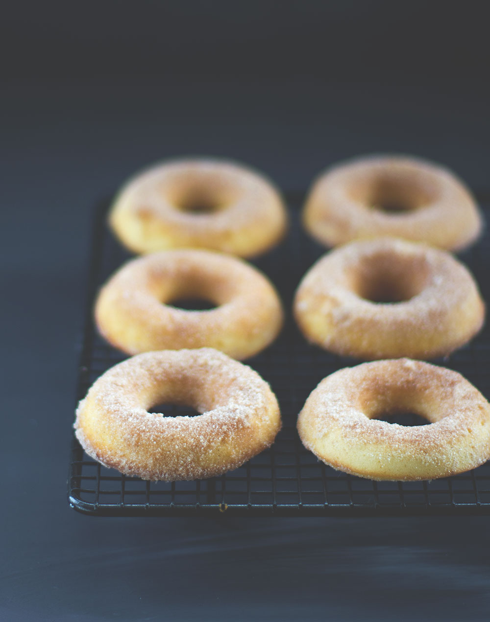 Cinnamon Sugar Donuts (Zimt-Zucker-Donuts) zum Gilmore Girls Revival | moeyskitchen.com