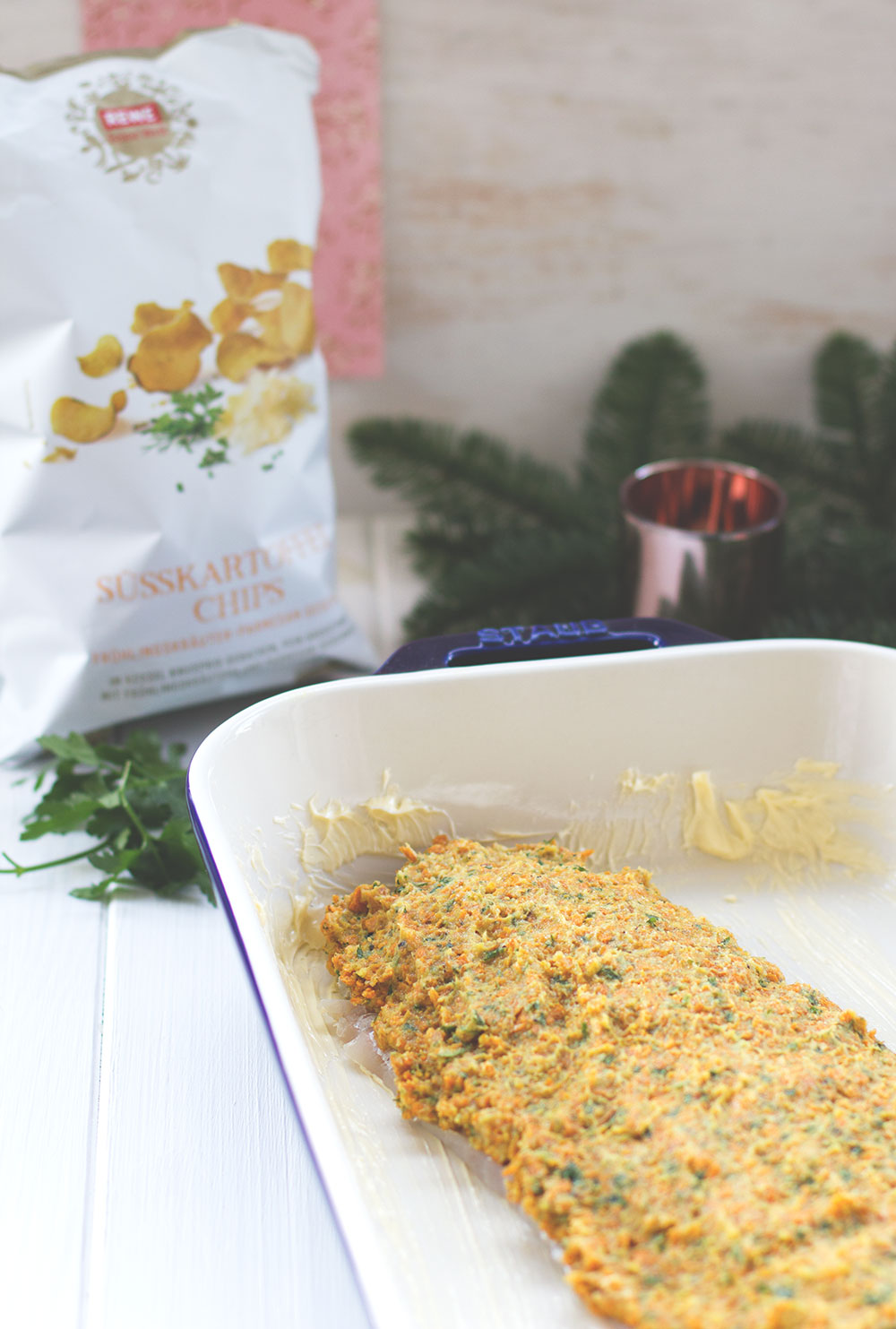 Rezept für Kabeljaufilet mit Süßkartoffelchips-Kruste und Kartoffel-Spitzkohl-Gemüse | REWE Feine Welt Adventsbotschafter | Hauptgericht von moeyskitchen.com