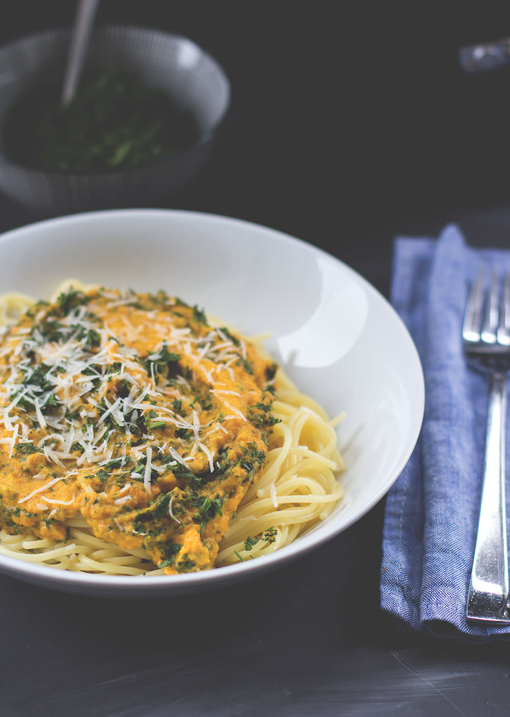 Less Waste Challenge - Weniger wegwerfen! Rezept für Pasta mit Möhrensauce und Möhrengrün Less Waste Challenge - Weniger wegwerfen! Rezept für Pasta mit Möhrensauce und Möhrengrün
