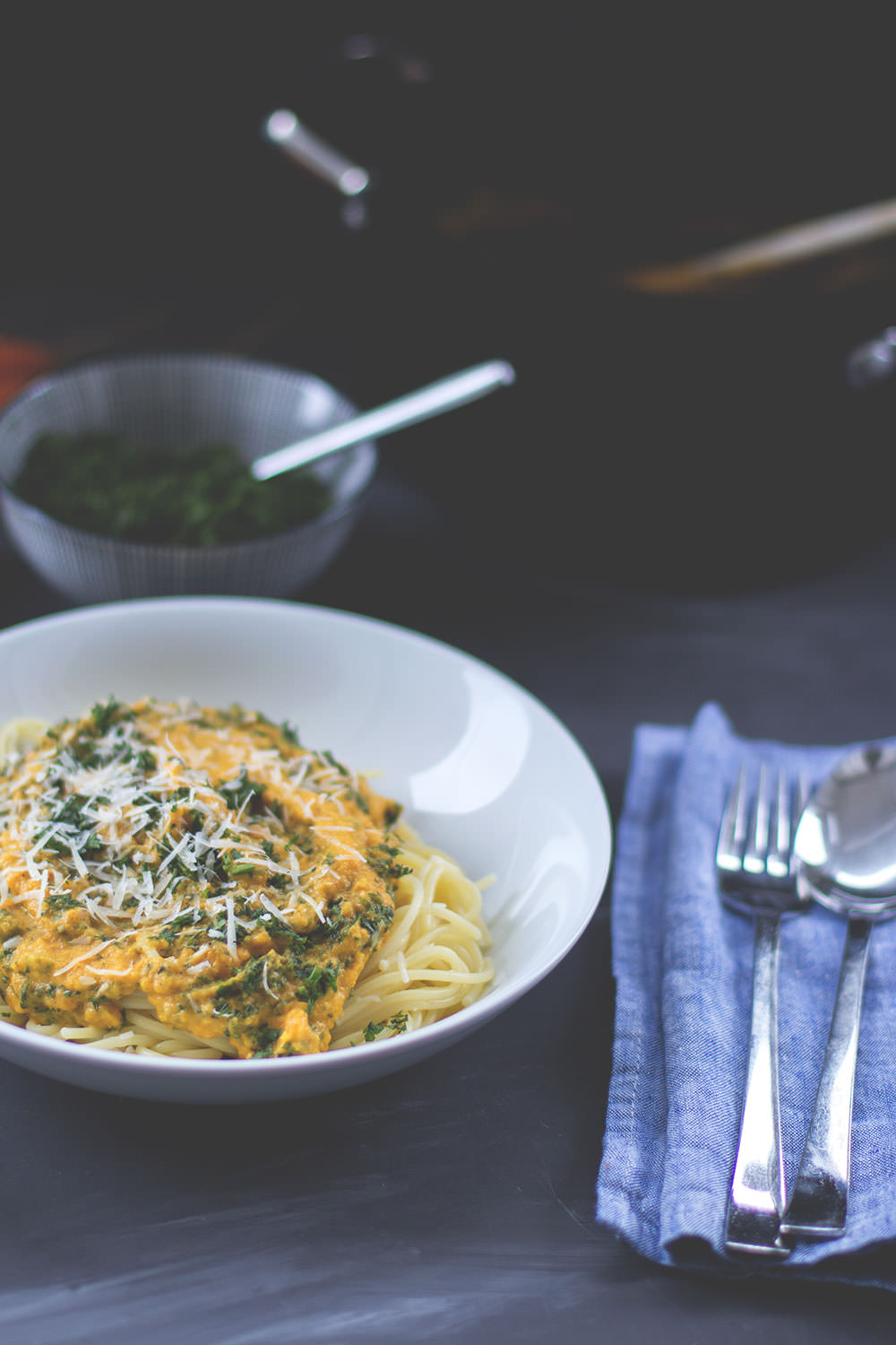 Less Waste Challenge - Weniger wegwerfen! Rezept für Pasta mit Möhrensauce und Möhrengrün Less Waste Challenge - Weniger wegwerfen! Rezept für Pasta mit Möhrensauce und Möhrengrün