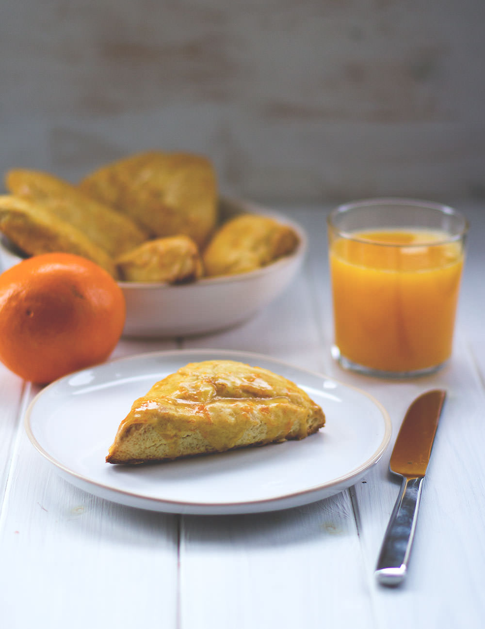 Rezept für leckere Orangen-Scones mit Braune Butter-Orangen-Glasur von moeyskitchen.com