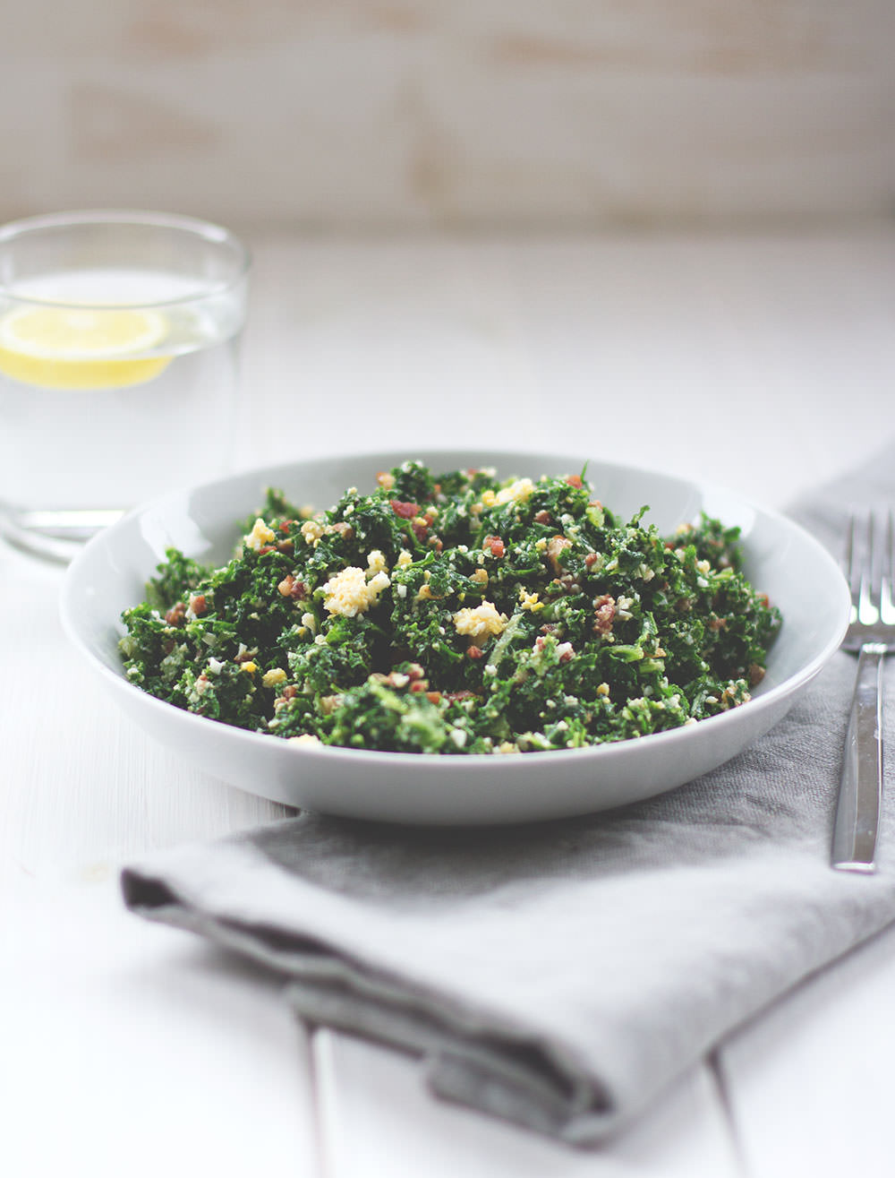 Rezept für Protein Power Salat mit Grünkohl, Schinken und Ei von moeyskitchen.com