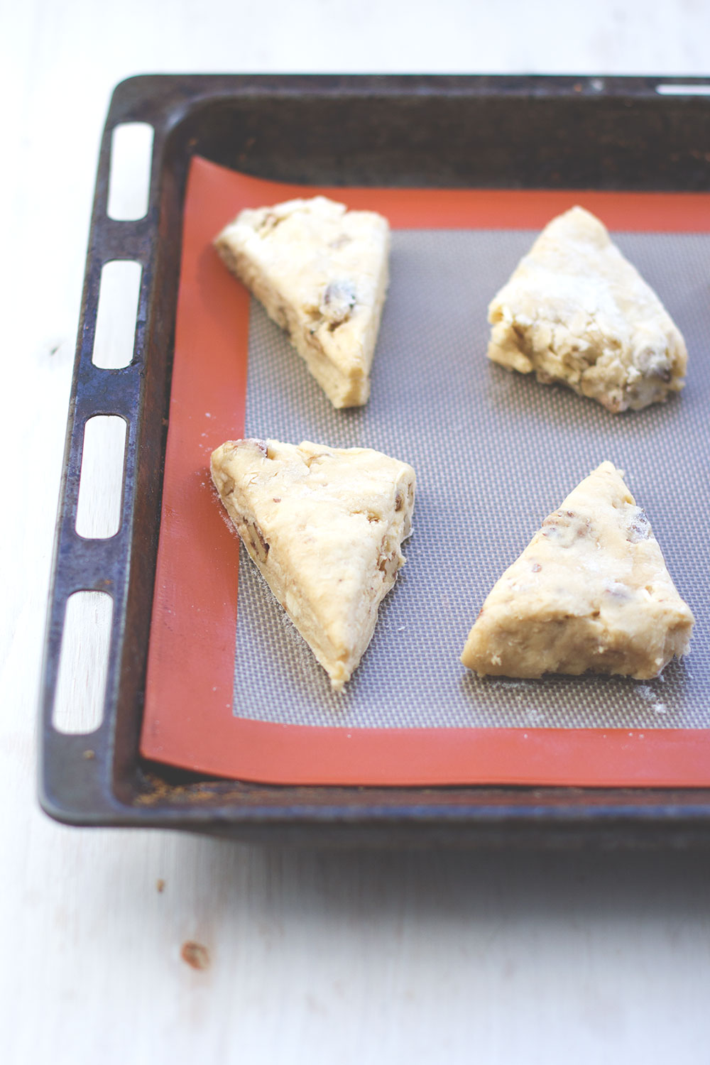 Rezept für Ahornsirup-Scones mit karamellisierten Walnüssen von moeyskitchen.com