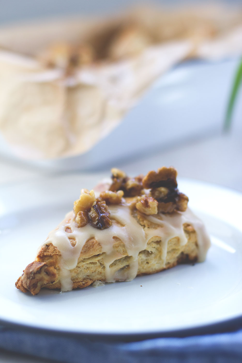 Rezept für Ahornsirup-Scones mit karamellisierten Walnüssen von moeyskitchen.com