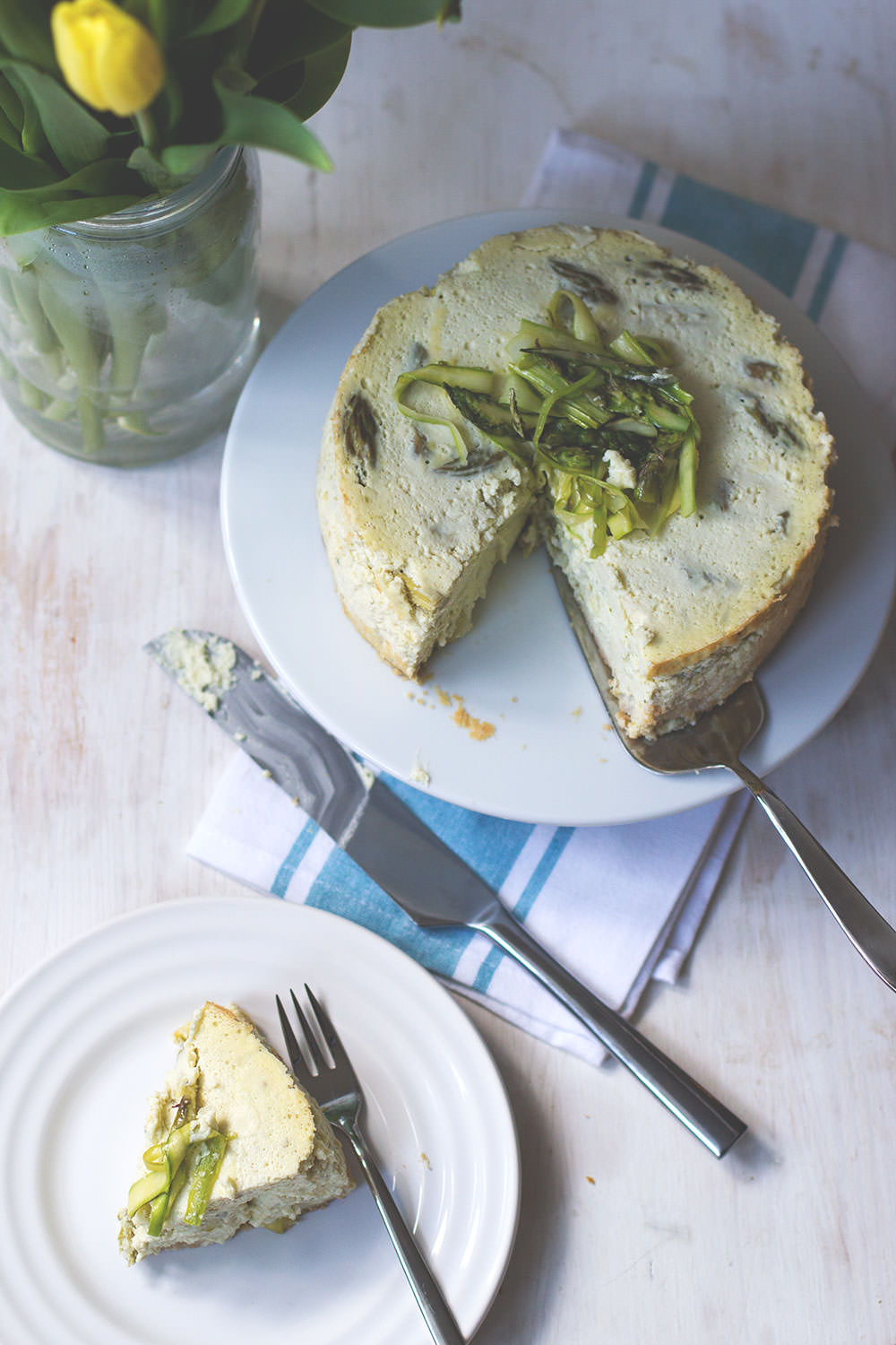 Rezept für Spargel-Cheesecake aus dem Varoma mit Feta und Ricottta zum Thermomix Osterbrunch