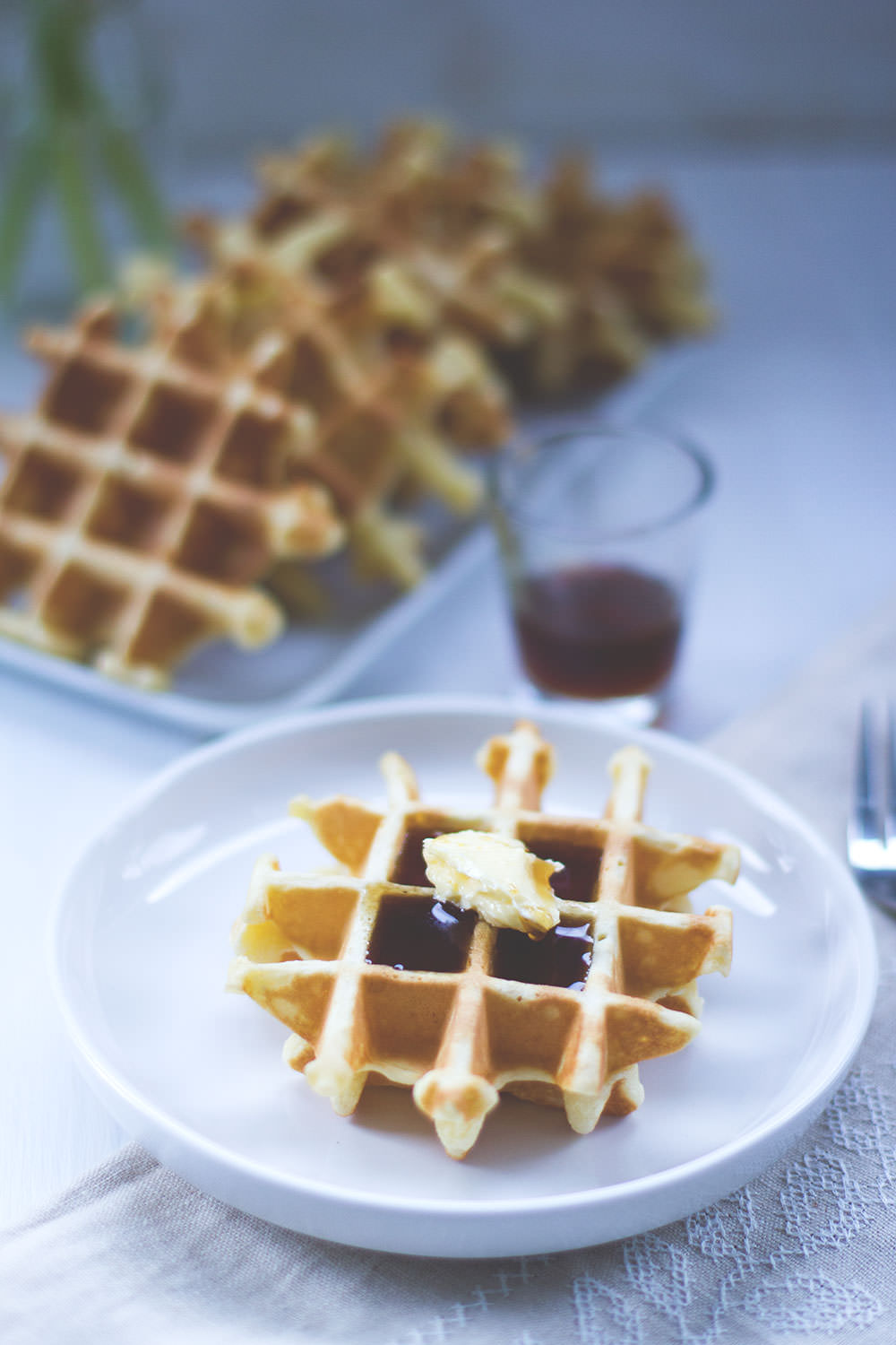 Rezept für leckere Pancake Waffeln zum Sonntagsfrühstück von moeyskitchen.com
