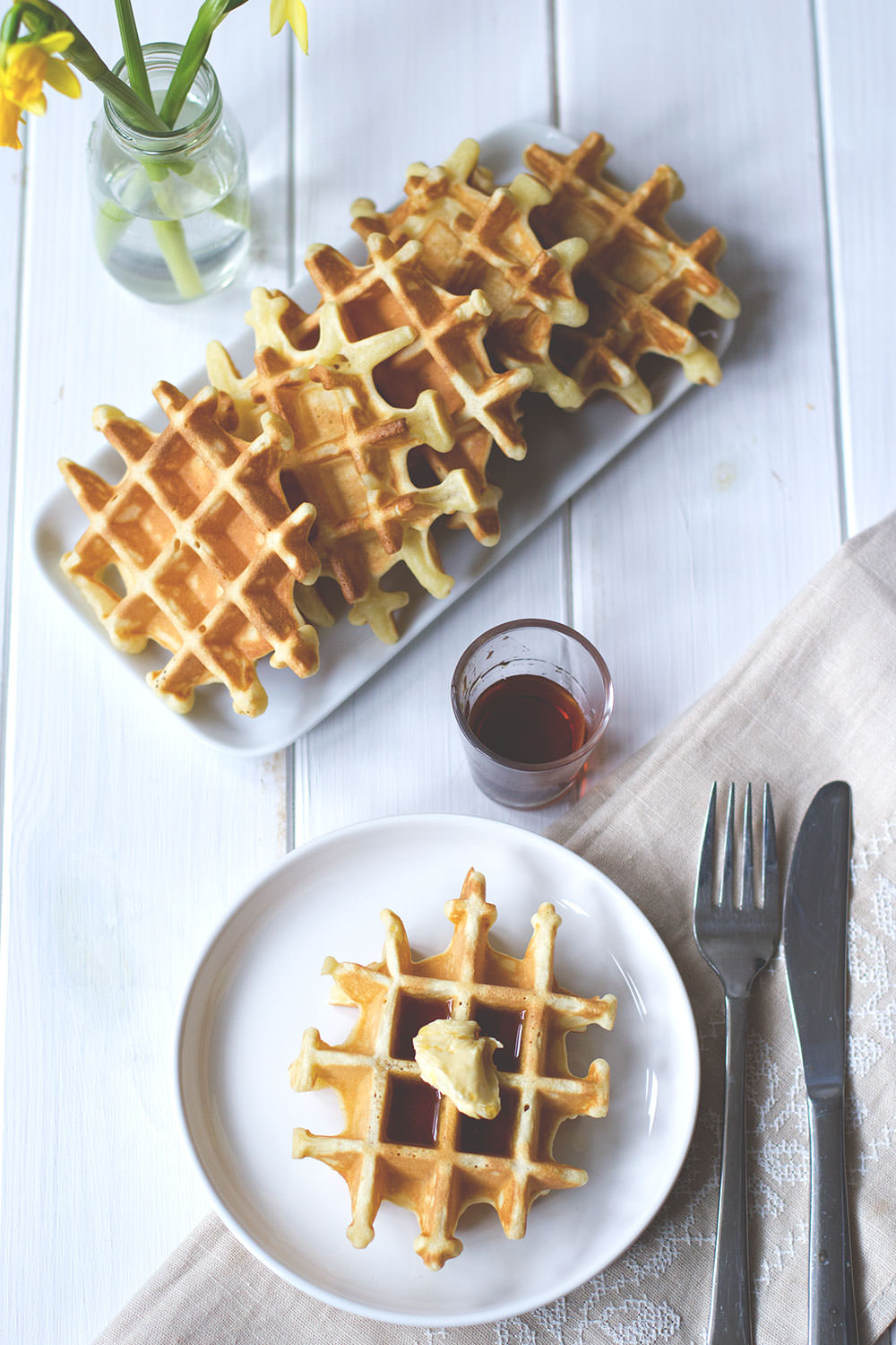 Rezept für leckere Pancake Waffeln zum Sonntagsfrühstück von moeyskitchen.com