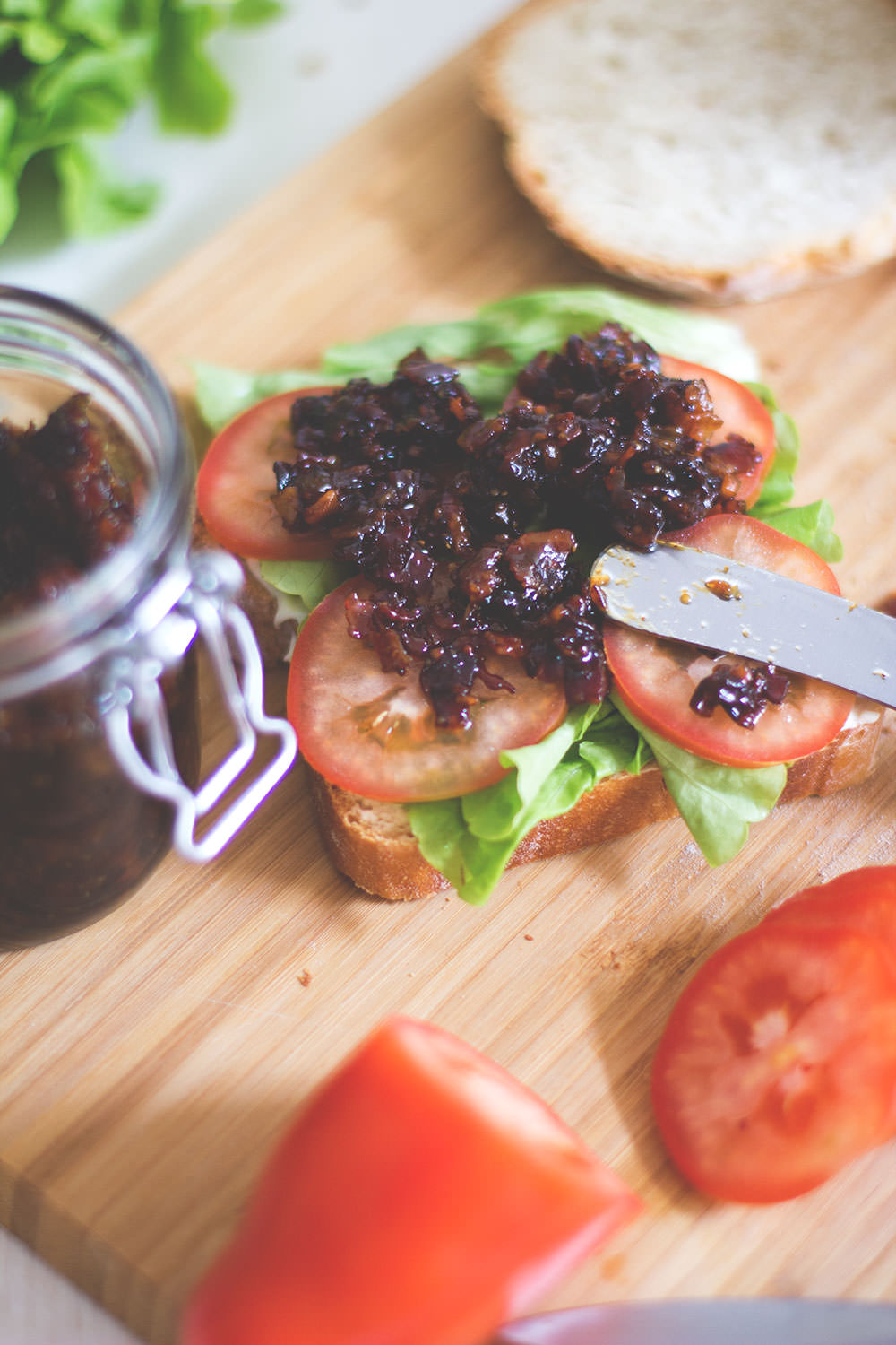 Rezept für leckeren Bacon Jam und BLT Sandwich | moeyskitchen.com