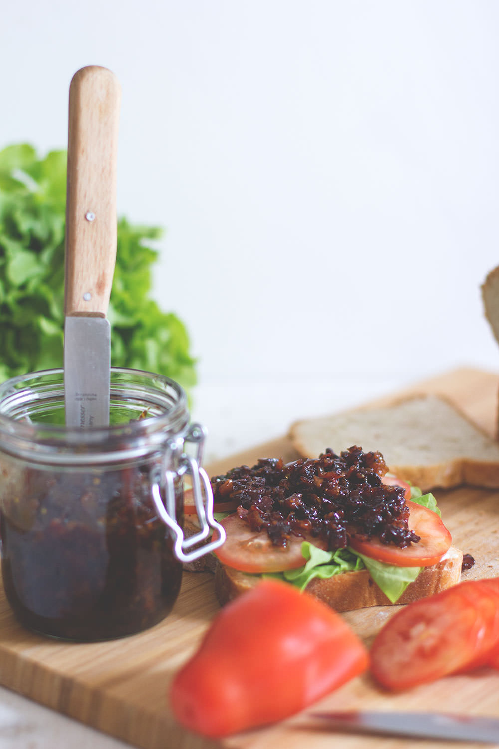 Rezept für leckeren Bacon Jam und BLT Sandwich | moeyskitchen.com