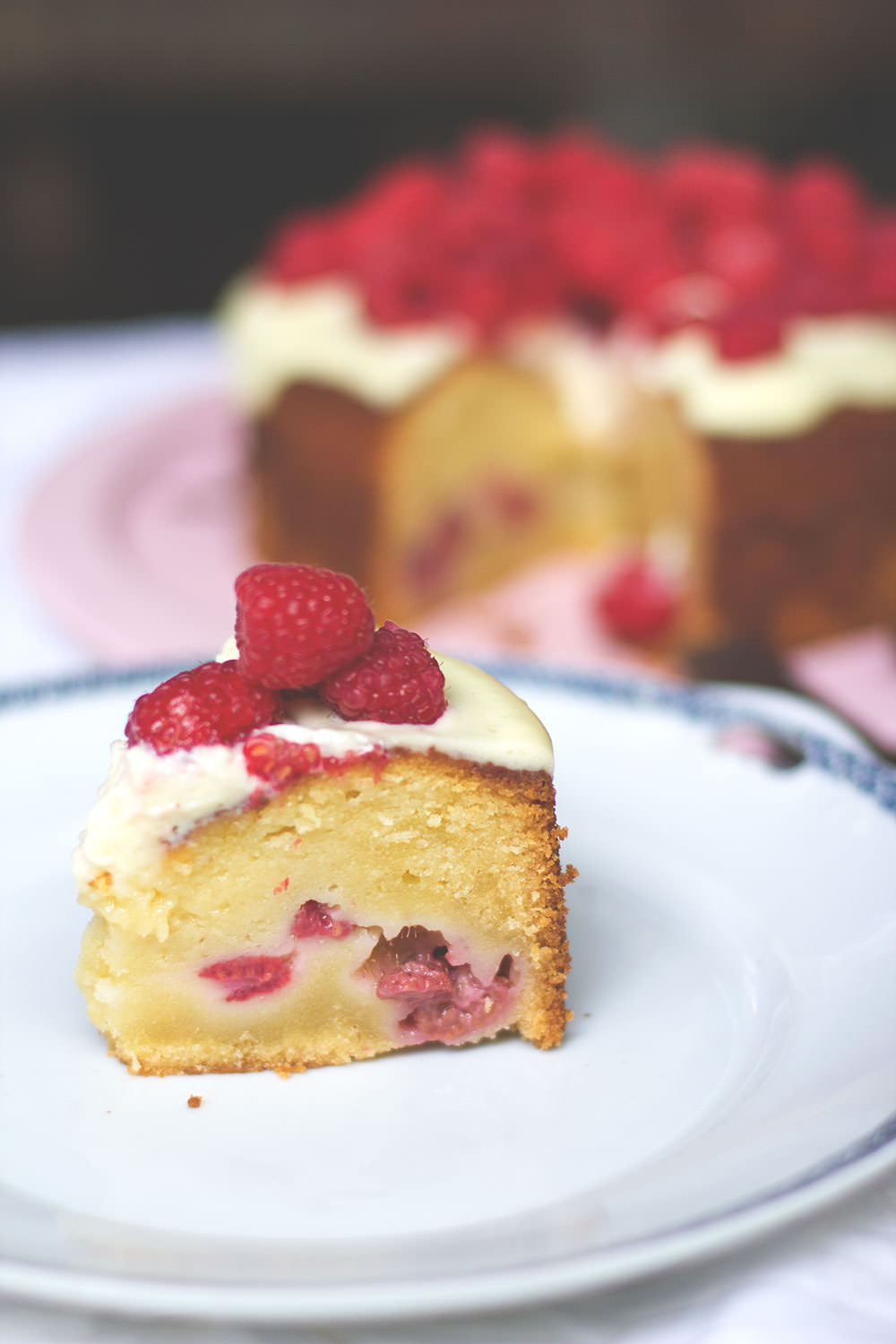 Rezept für Mud Cake mit weißer Schokolade und Himbeeren | moeyskitchen.com
