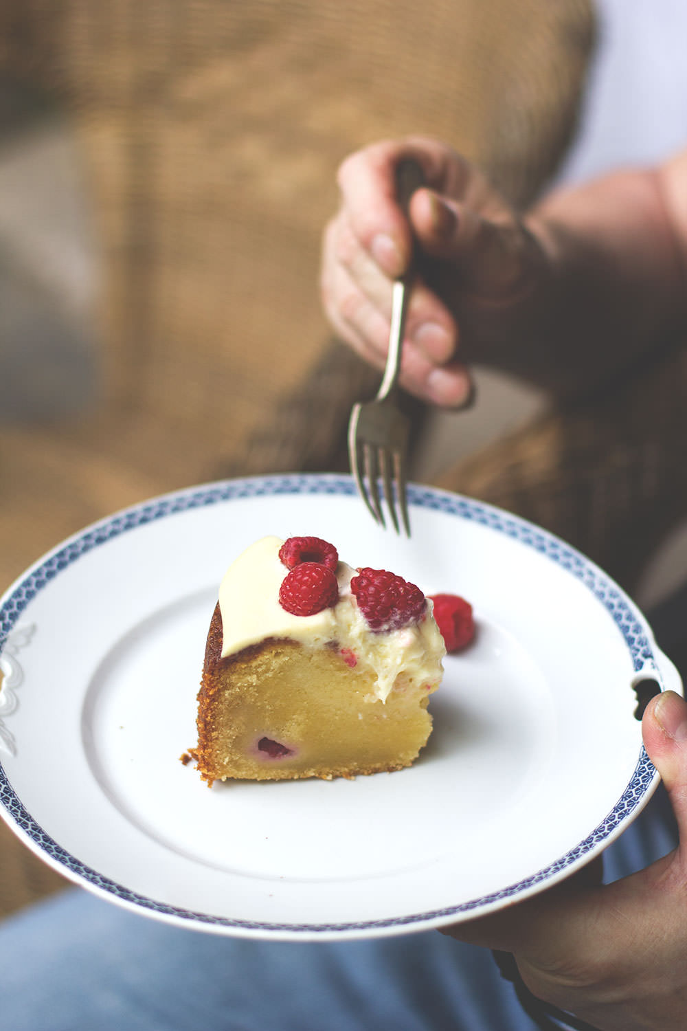 Rezept für Mud Cake mit weißer Schokolade und Himbeeren | moeyskitchen.com