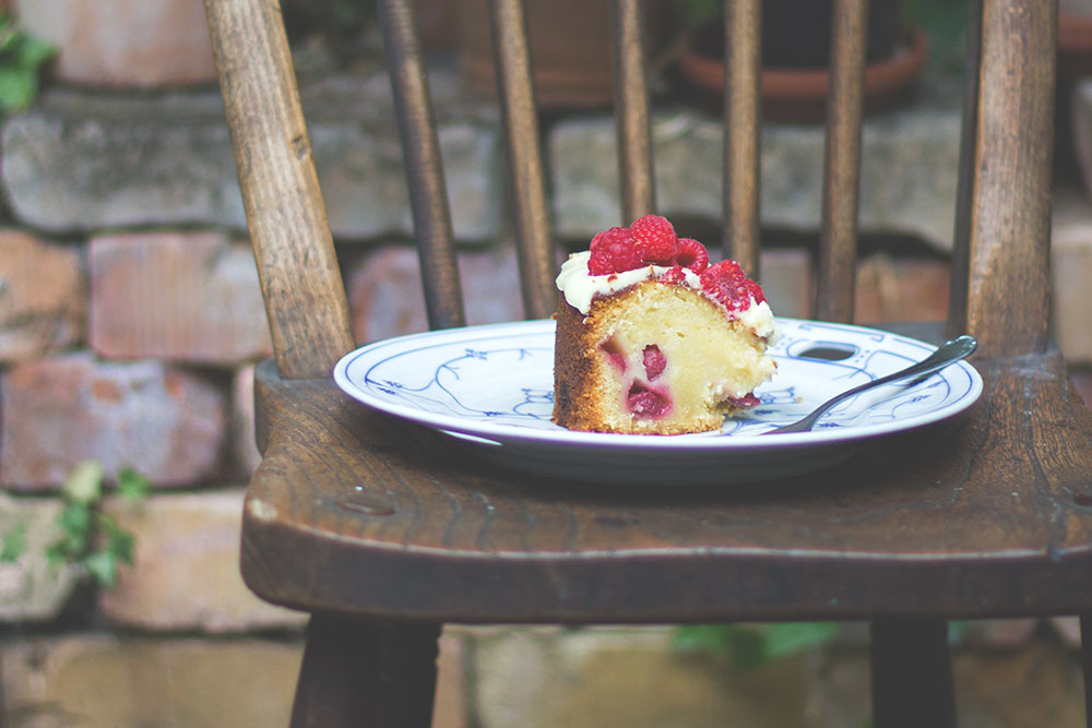 Rezept für Mud Cake mit weißer Schokolade und Himbeeren | moeyskitchen.com