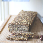 Rezept für Granola-Brot (Müsli-Brot) - vegan, glutenfrei, ohne Hefe | moeyskitchen.com
