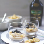 Rezept für Kerrygold Irish Cream Liqueur Eis mit Shortbread-Bröseln und Schokoladen-Fudge | moeyskitchen.com