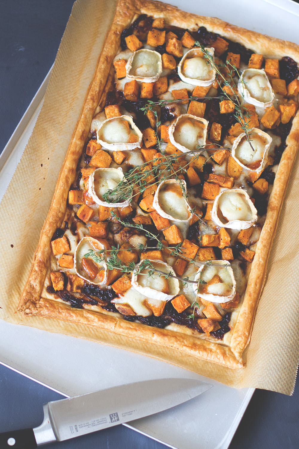 Rezept für Süßkartoffel-Tarte mit geschmorten Zwiebeln und Ziegenkäse | moeyskitchen.com