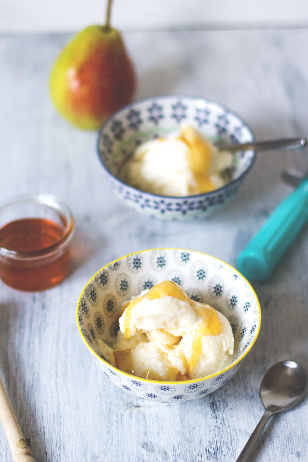 Rezept für herbstliches Birnen-Ricotta-Eis mit Honig | moeyskitchen.com