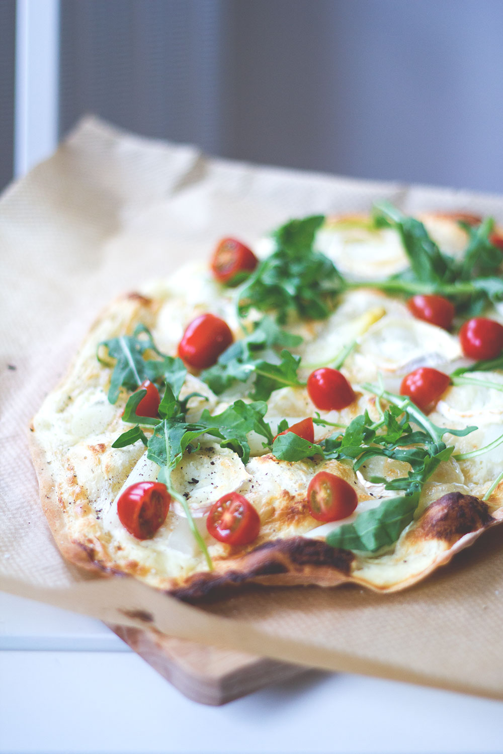 Meine 10 liebsten Rezepte im Blog - Flammkuchen mit weißem Spargel und Ziegenkäse von moeyskitchen.com