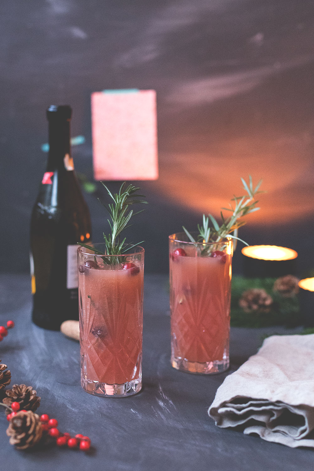 Weihnachtsmenü Aperitif: Cranberry Mimosa | Hüftgold & Lametta - Das Foodblogger-Weihnachtsmenü 2017 | moeyskitchen.com