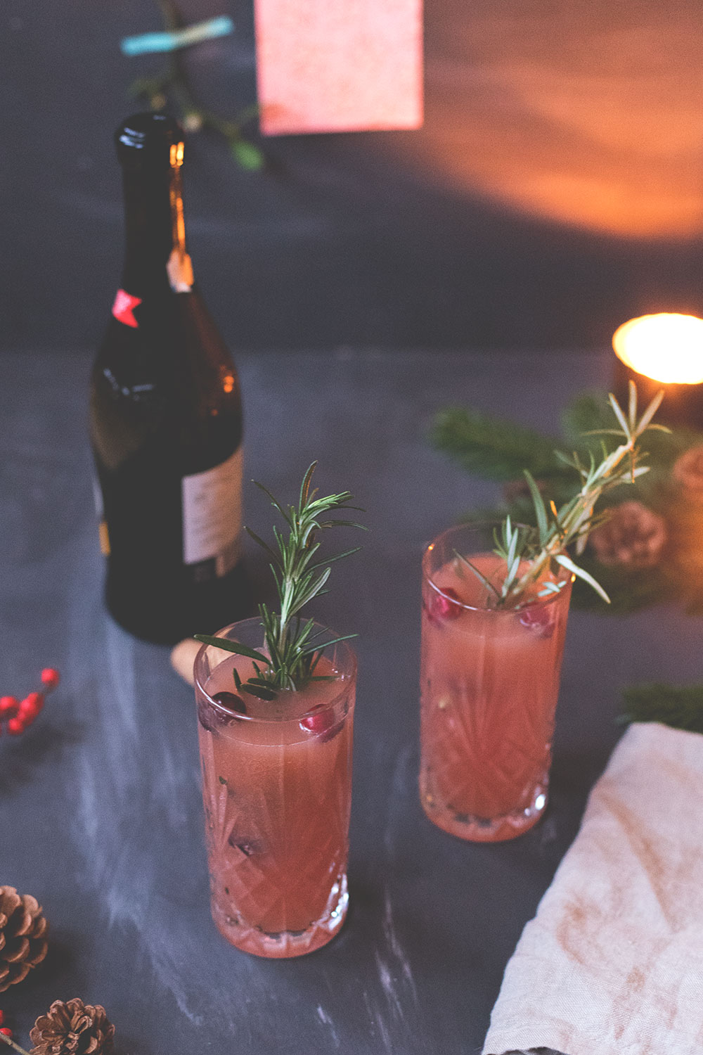 Weihnachtsmenü Aperitif: Cranberry Mimosa | Hüftgold & Lametta - Das Foodblogger-Weihnachtsmenü 2017 | moeyskitchen.com