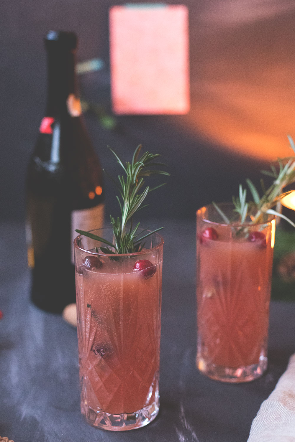 Weihnachtsmenü Aperitif: Cranberry Mimosa | Hüftgold & Lametta - Das Foodblogger-Weihnachtsmenü 2017 | moeyskitchen.com