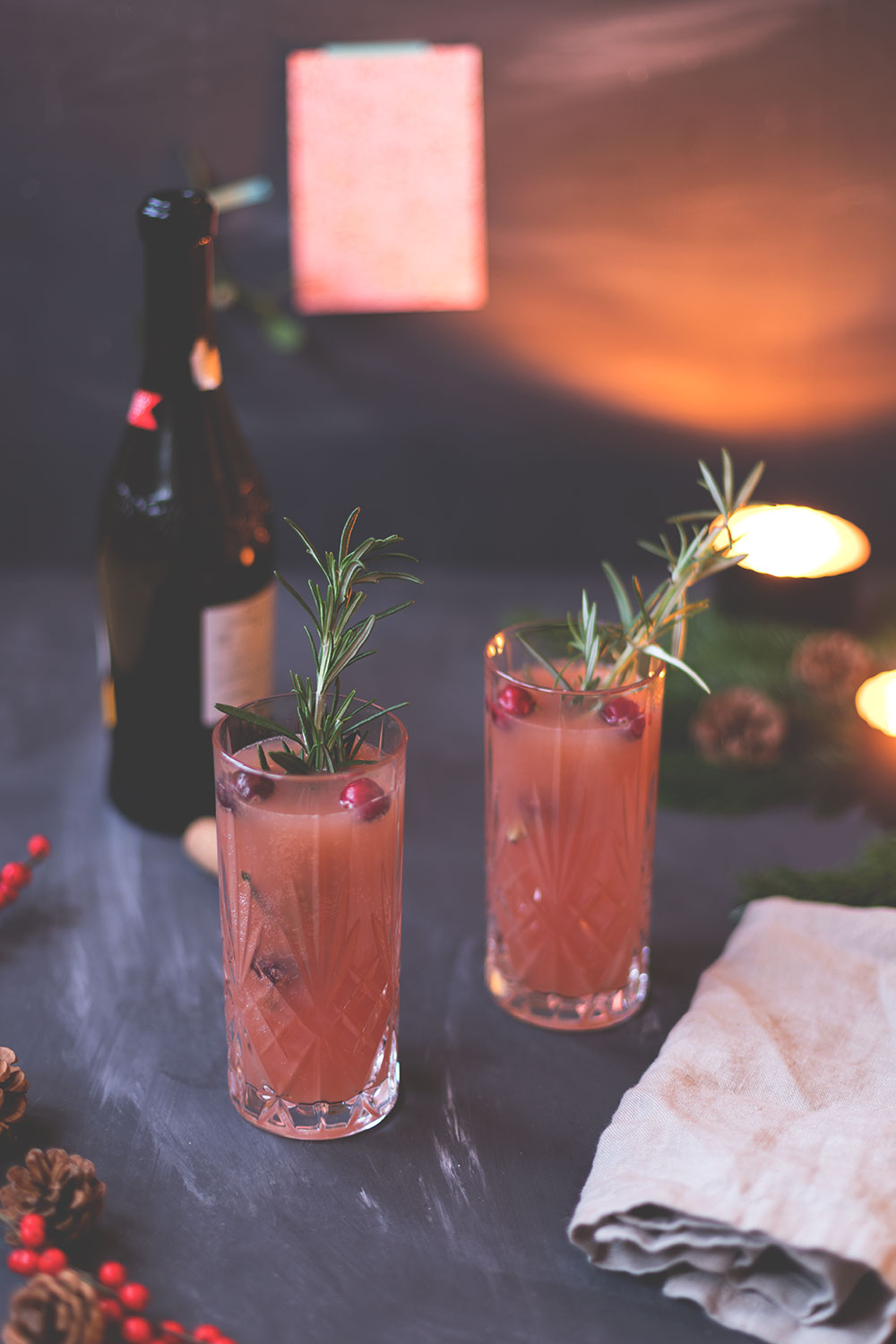 Weihnachtsmenü Aperitif: Cranberry Mimosa | Hüftgold & Lametta - Das Foodblogger-Weihnachtsmenü 2017 | moeyskitchen.com